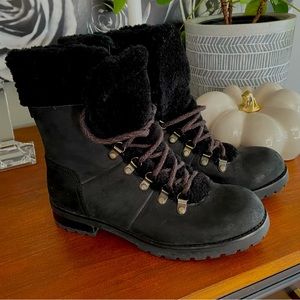 UGG Wimen’s Fraser Ankle Bootie black 6.5
